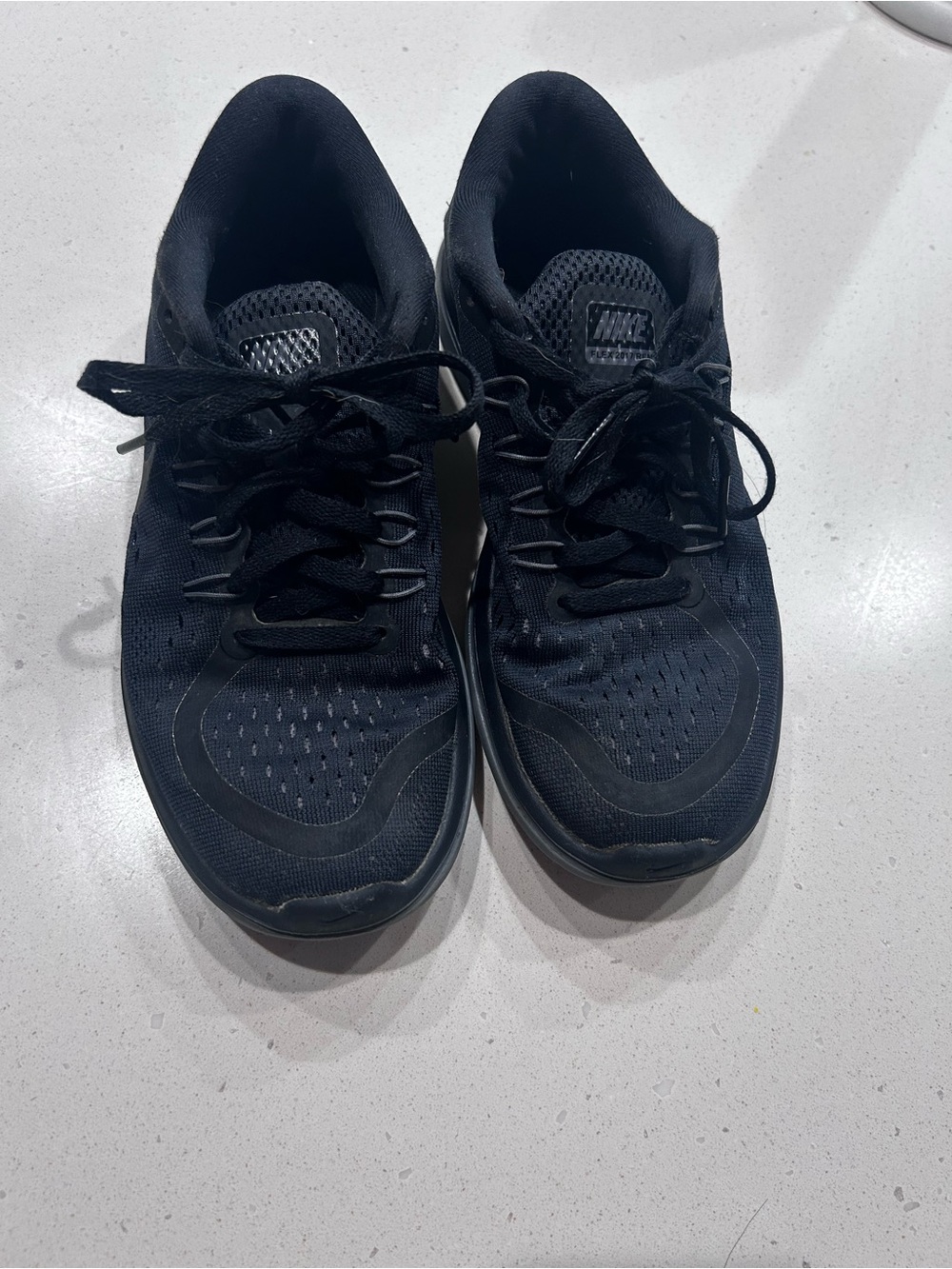 Nike womens All-Black Lightweight Athletic Sneakers